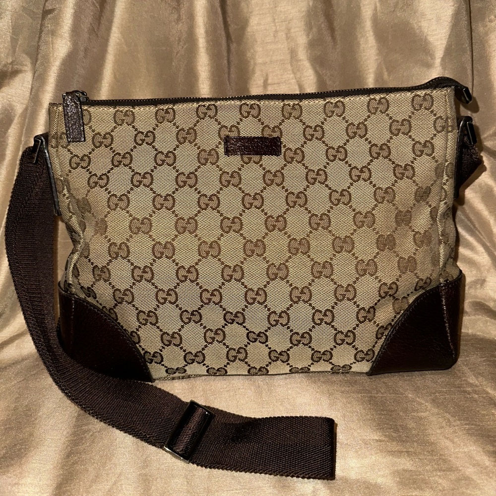 Gucci messenger cross body bag